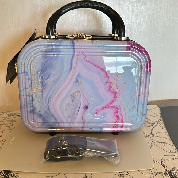 Beauty/Travel case - Picture 5 of 11